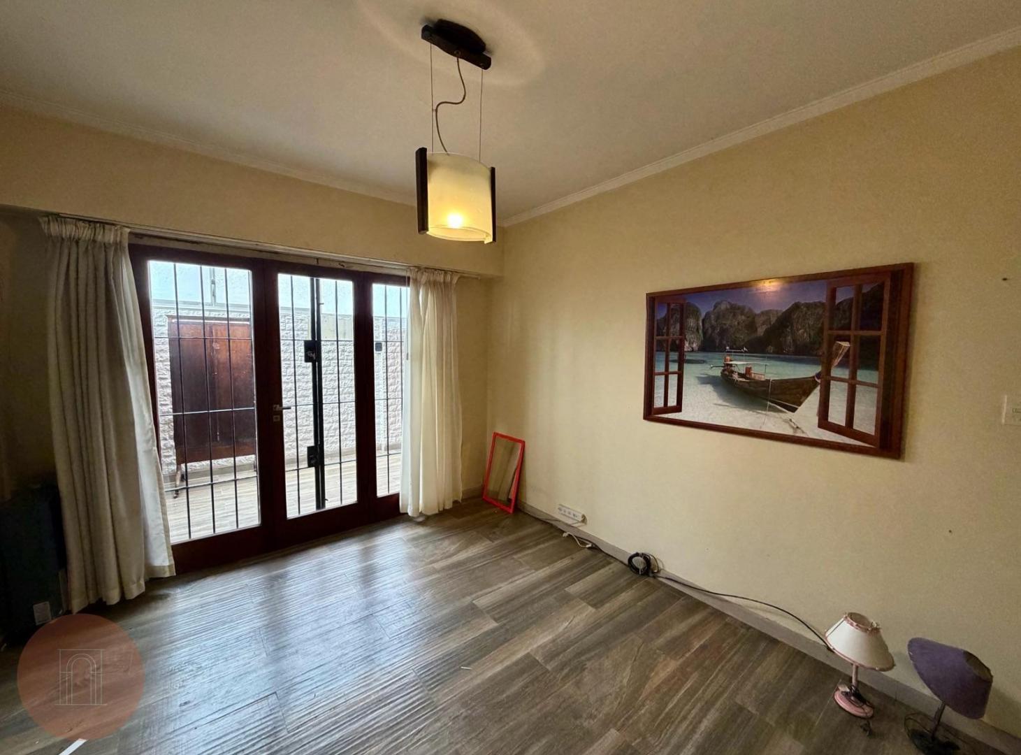 Foto de EN VENTA- Departamento de 3 ambientes al lateral con cochera Zona, imagen 5