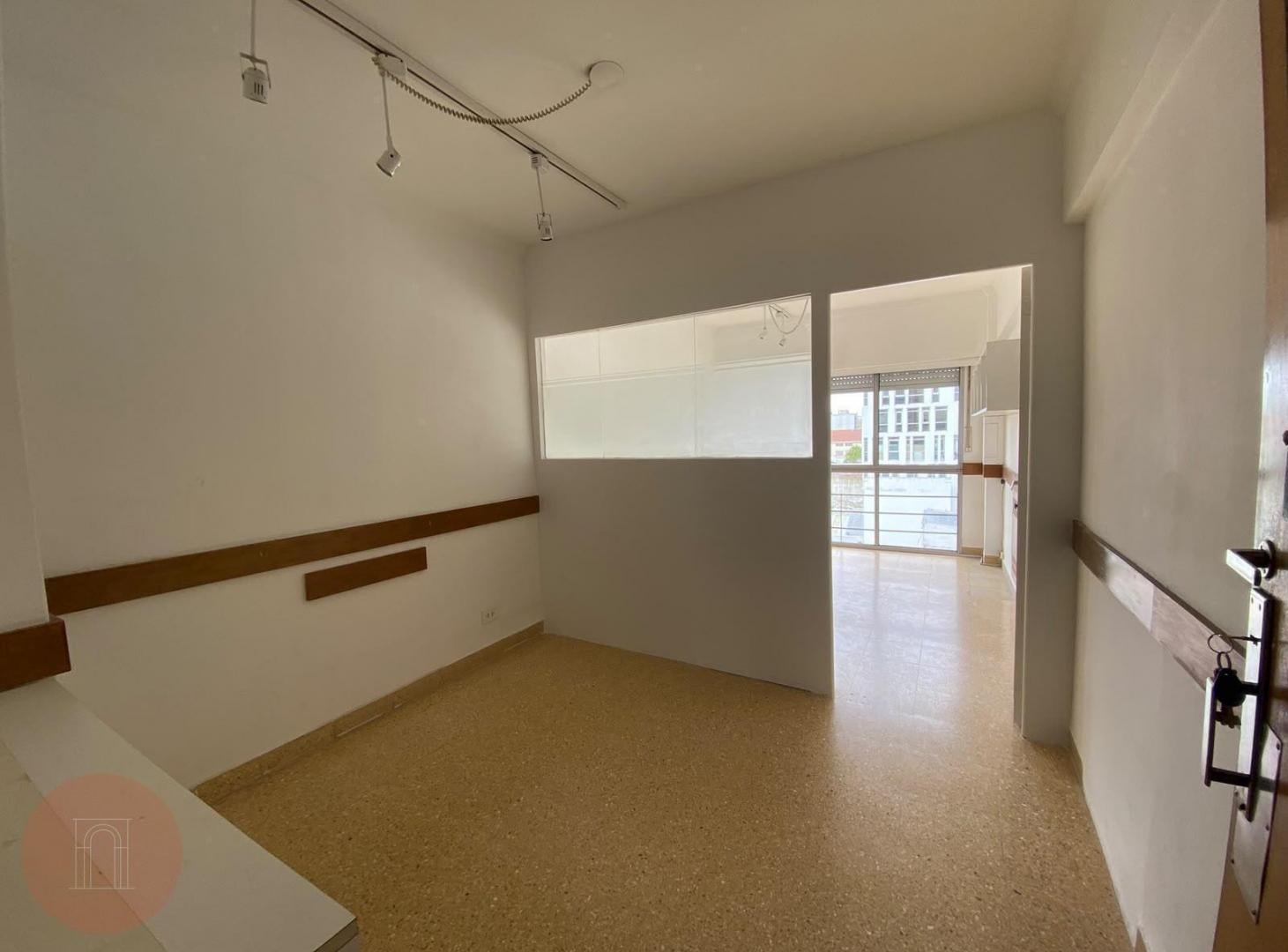 Foto de ALQUILER 12 MESES- Oficina comercial en alquiler Plaza Mitre, imagen 4