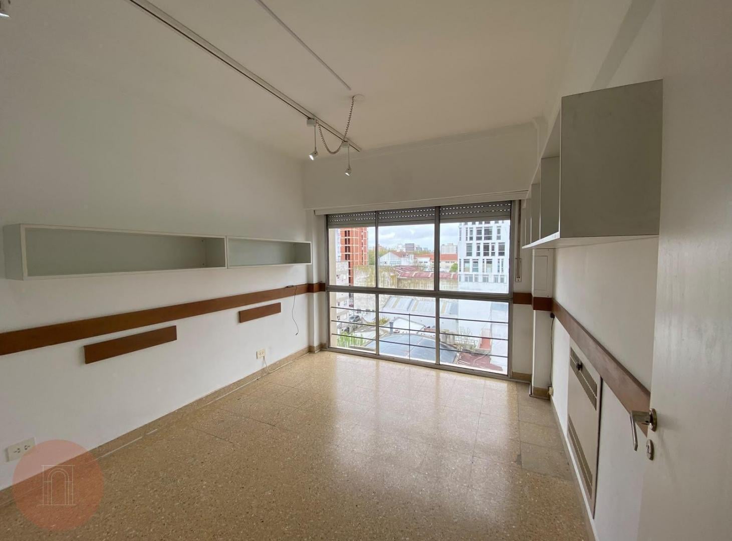 Foto de ALQUILER 12 MESES- Oficina comercial en alquiler Plaza Mitre, imagen 2
