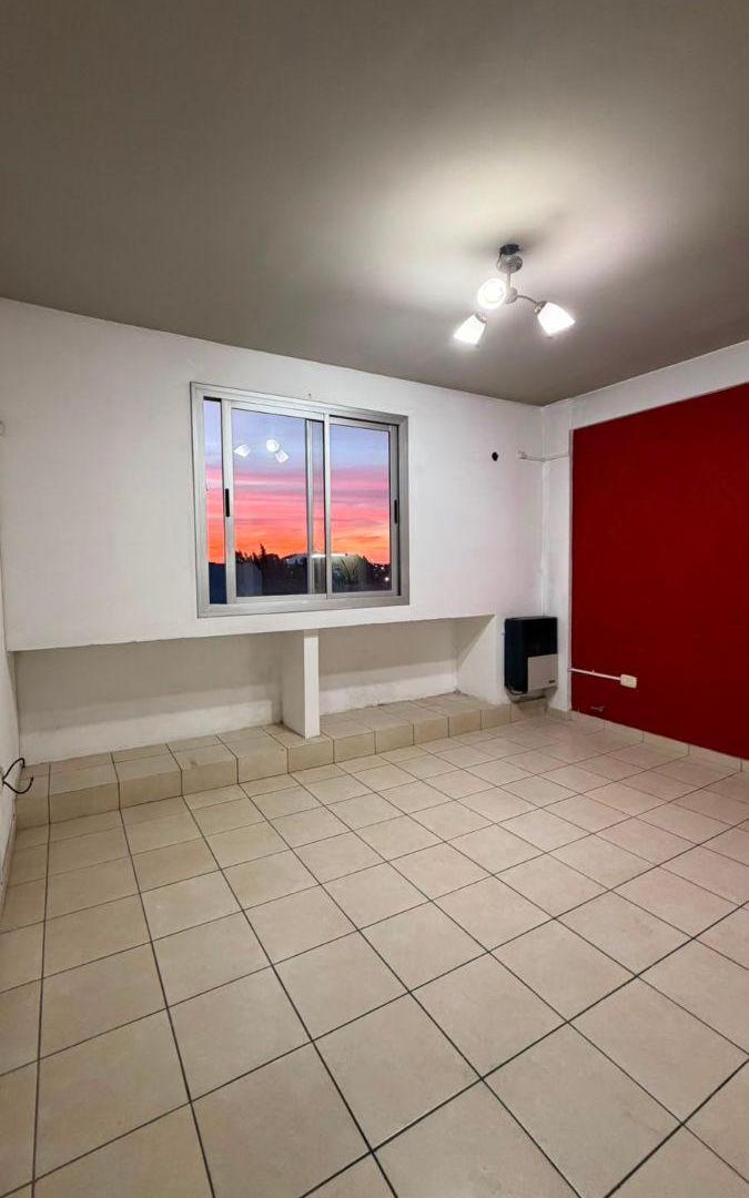 Foto de Departamento de 38 m² con 1 dormitorio en venta en La Plata, imagen 1