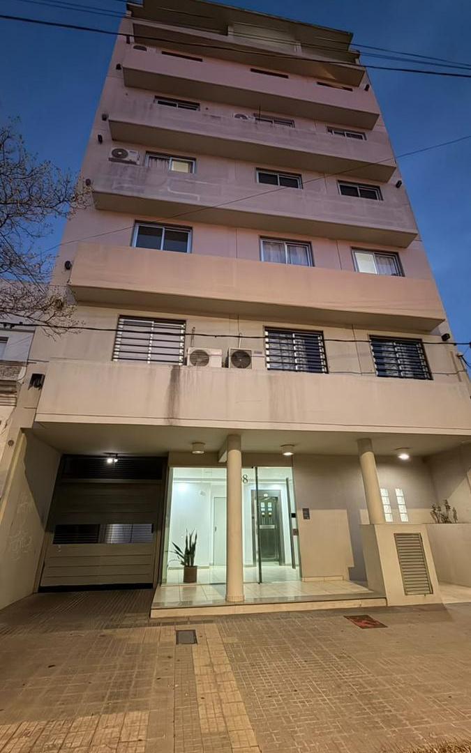 Foto de Departamento De 1 Dormitorio Con Cochera Al Frente! Luminoso Y Listo, imagen 1