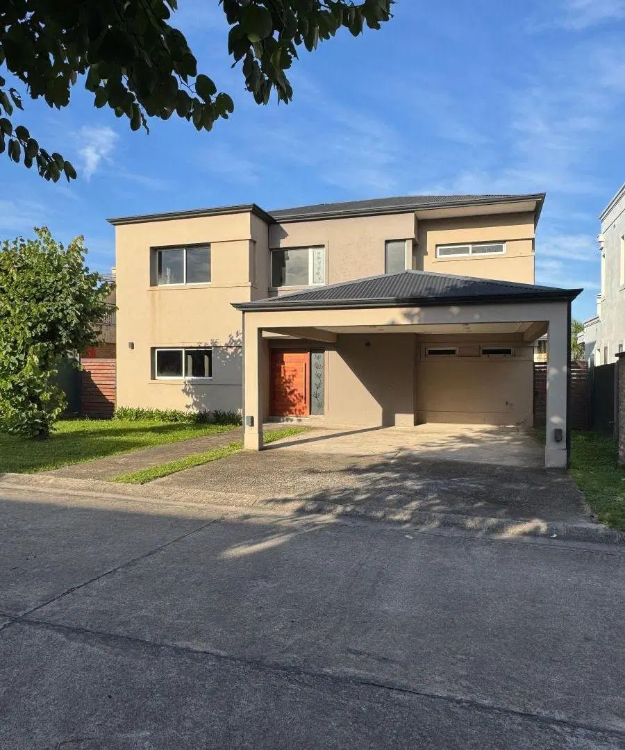 Exclusiva casa en Barrio Privado Alto Verde 2 4