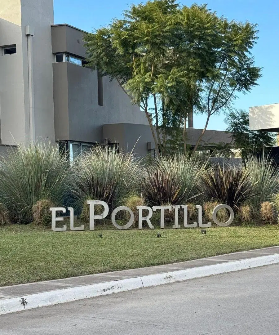 Venta Exclusiva y Moderna casa en Barrio Privado "El Portillo",Yerba Buena, Tucumán. 2