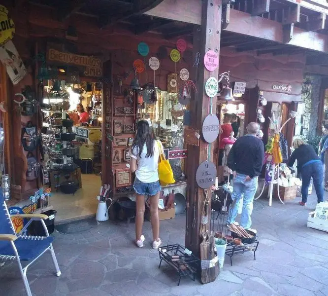 Local en paseo de la cumbre Sierra de Los Padres. 3