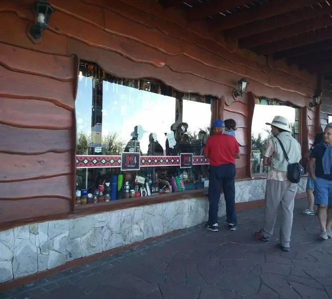 Local en paseo de la cumbre Sierra de Los Padres. 5