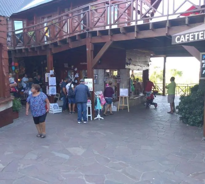 Local en paseo de la cumbre Sierra de Los Padres. 2