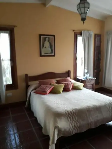 Chalet 3 amb. 130m2 cub. 1260 m2 lote. Quincho. Piscina. Sierra de los Padres. 5