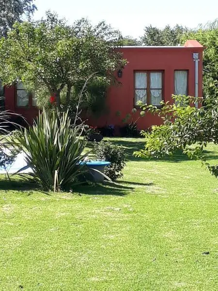 Chalet 3 amb. 130m2 cub. 1260 m2 lote. Quincho. Piscina. Sierra de los Padres. 2