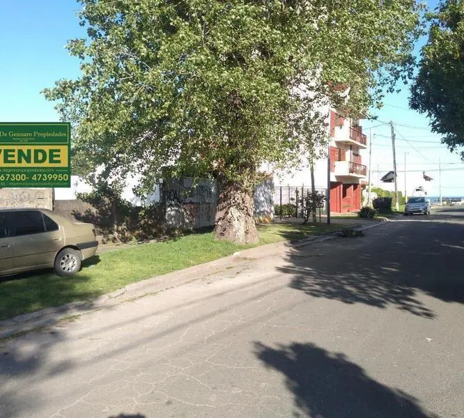 Lote total  430M2, 10 m frente , Zona C2, a media cuadra del mar. Punta Mogotes. 4