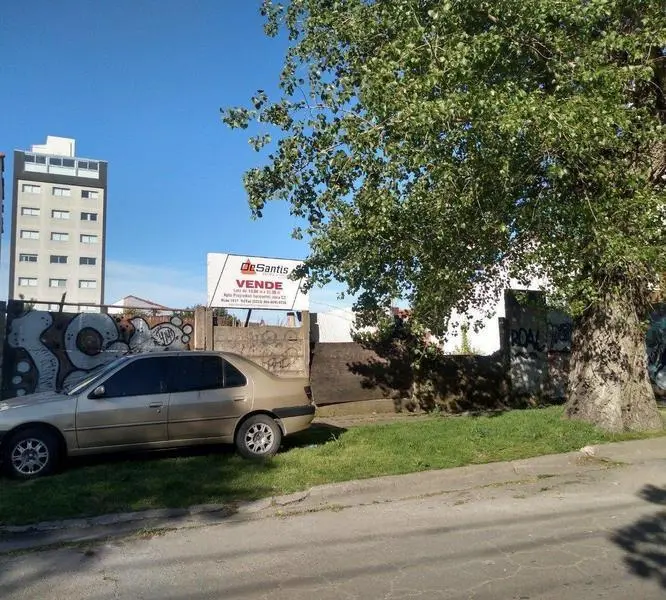 Lote total  430M2, 10 m frente , Zona C2, a media cuadra del mar. Punta Mogotes. 5
