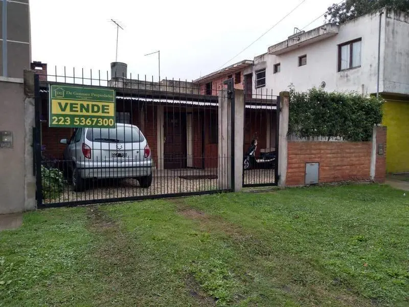 Casa de 3 amb. Entrada de auto y patio. Lopez de Gomara y Carballo. 2