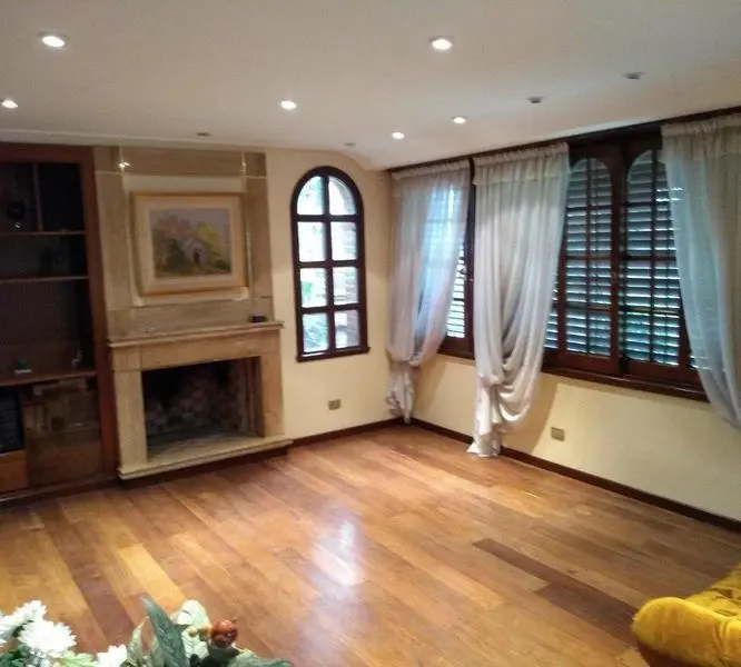 Chalet 6 amb de categoría 480 m2 cub. . Parque. Piscina. Parque Luro 2