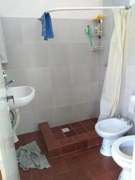 Casa 2 amb con patio y dependencia. Lote 170m2. Calle 9 de Julio y 182. 5