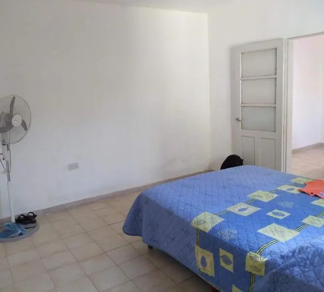 Casa 2 amb con patio y dependencia. Lote 170m2. Calle 9 de Julio y 182. 4