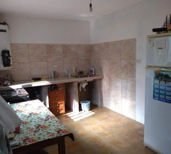 Casa 2 amb con patio y dependencia. Lote 170m2. Calle 9 de Julio y 182. 3