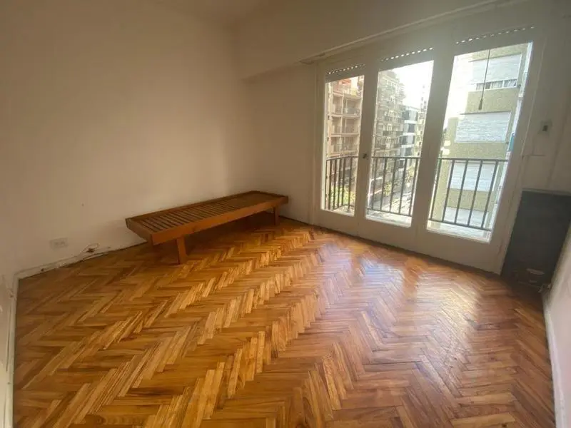 Departamento 3 amb a la calle con Balcón. Entre Ríos y Bolivar. 4