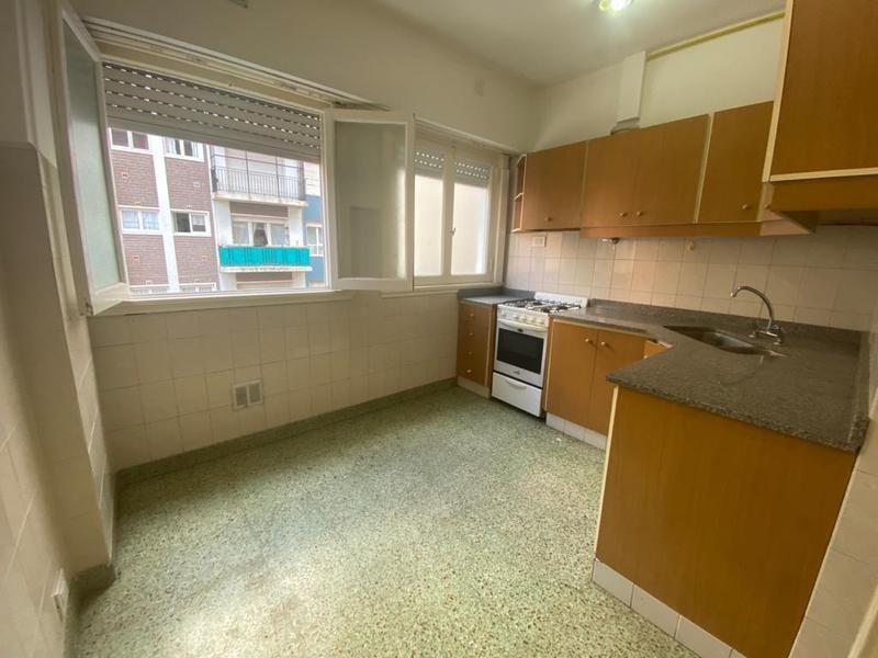 Foto de Departamento 3 amb a la calle con Balcón. Entre Ríos y Bolivar., imagen 2