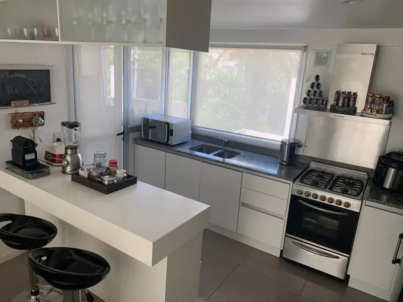 Piso 4 amb.  100m2. Suite. cochera. Los Troncos. 5
