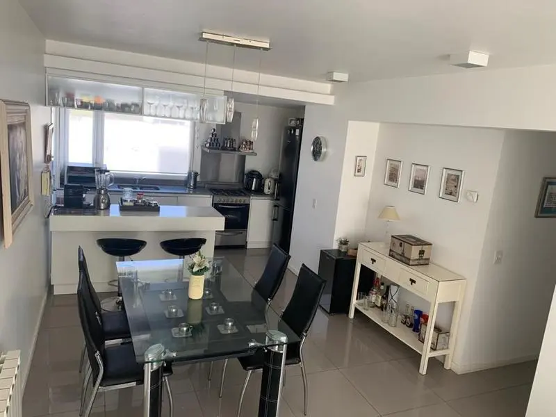 Piso 4 amb.  100m2. Suite. cochera. Los Troncos. 3