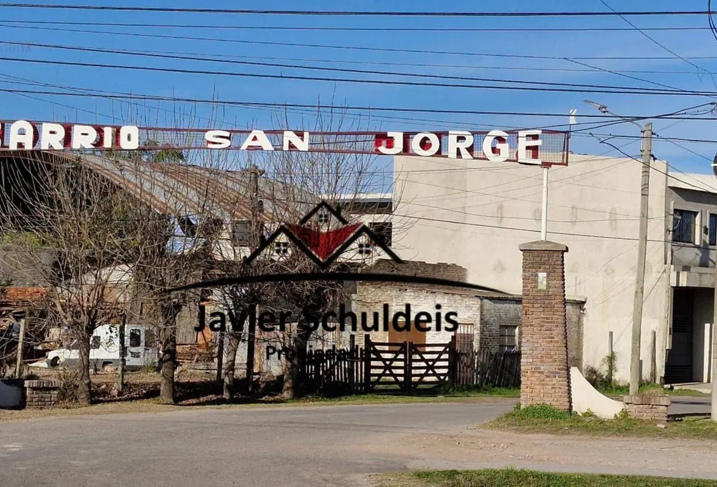 Vende Galpón de 200m2 con oficina, a 1000 de Au Luján-Junín. 4