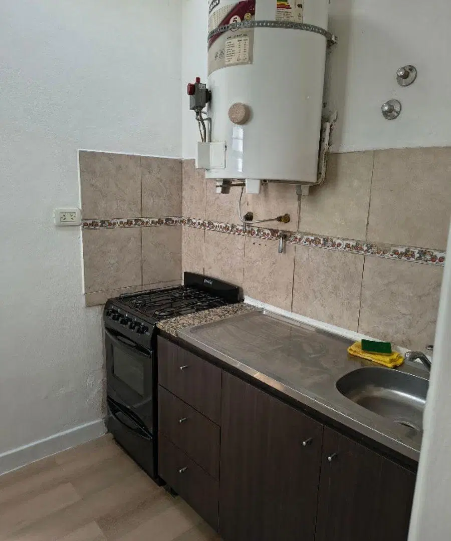 PH EN PLANTA BAJA DE 2 AMBIENTES EN EXCELENTE UBICACIÓN LADO NORTE SOBRE CALLE CASEROS 3