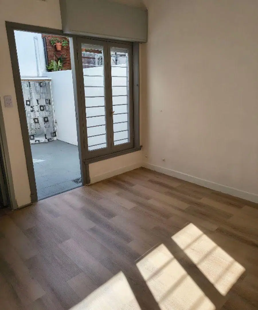 PH EN PLANTA BAJA DE 2 AMBIENTES EN EXCELENTE UBICACIÓN LADO NORTE SOBRE CALLE CASEROS 8