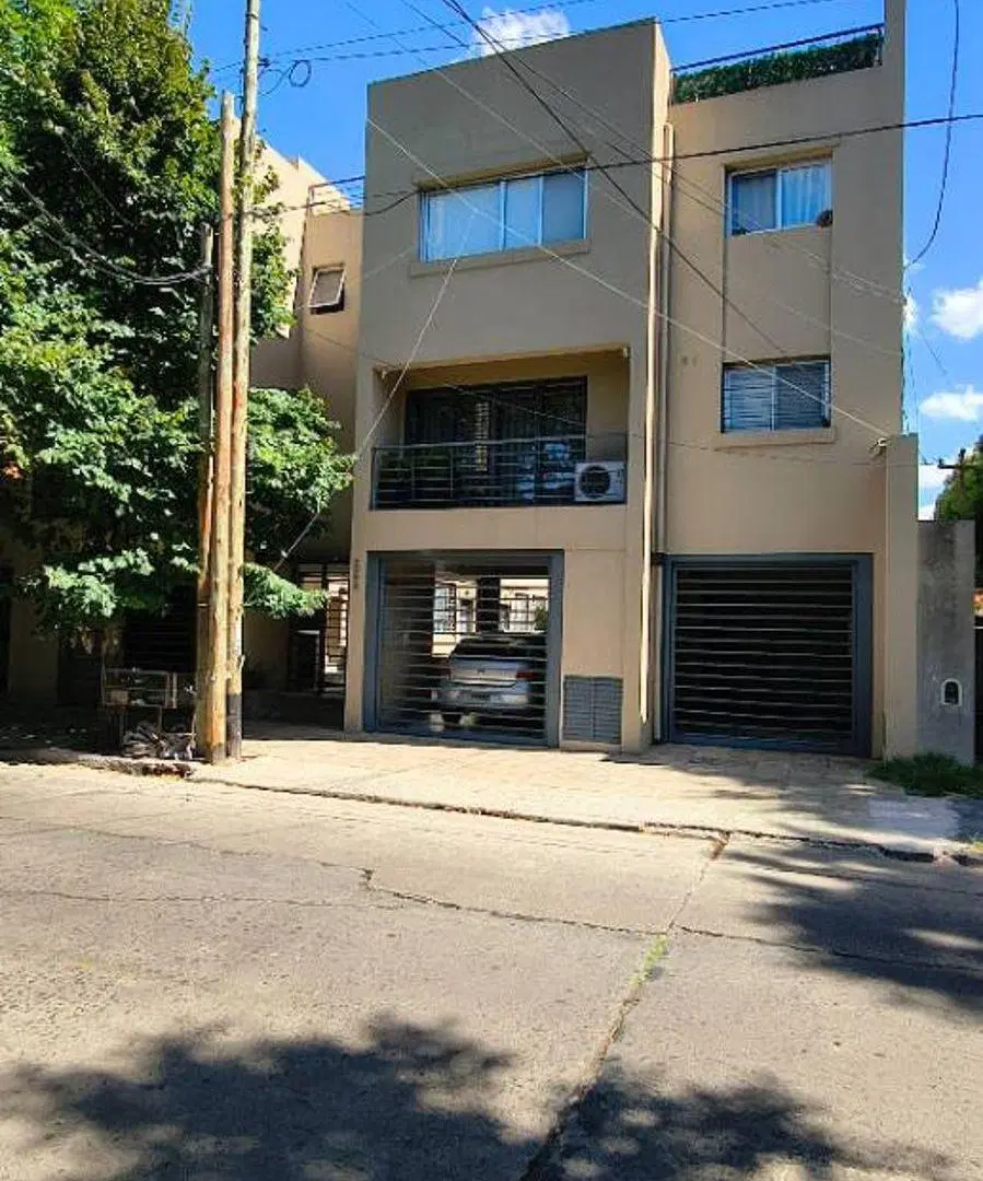Excelente departamento tipo duplex en condominio con pileta 2