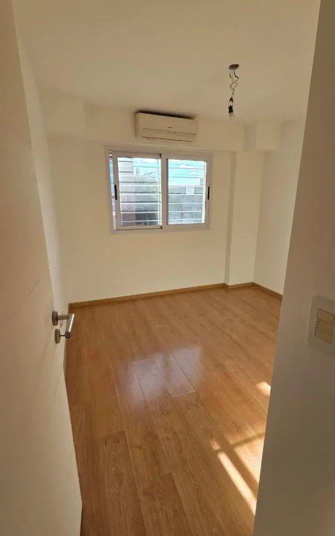 EXCELENTE DEPARTAMENTO DE 3 AMBIENTES UBICADO A SOLO 2 CUADRAS DE LA ESTACIÓN 4
