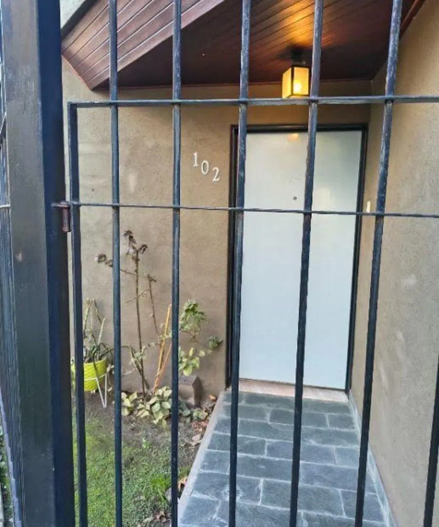 Excelente dúplex con garage en Barrio Guemes 4