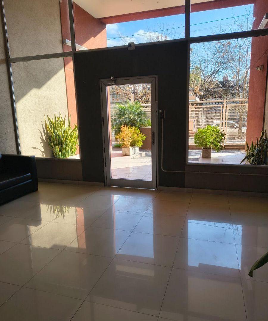 Foto de Monoambiente al frente con balcón, en alquiler Morón, imagen 2