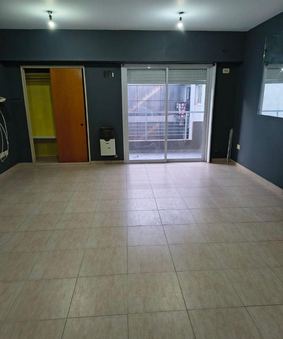 Foto de Cómodo monoambiente con balcón en Morón, imagen 2