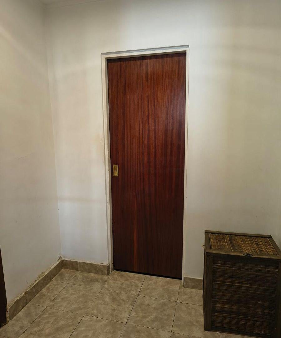 Foto de Oportunidad casa sobre amplio lote Haedo, imagen 3
