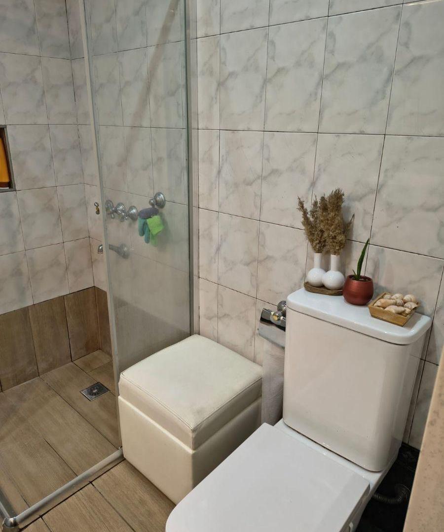 Foto de Oportunidad casa sobre amplio lote Haedo, imagen 5