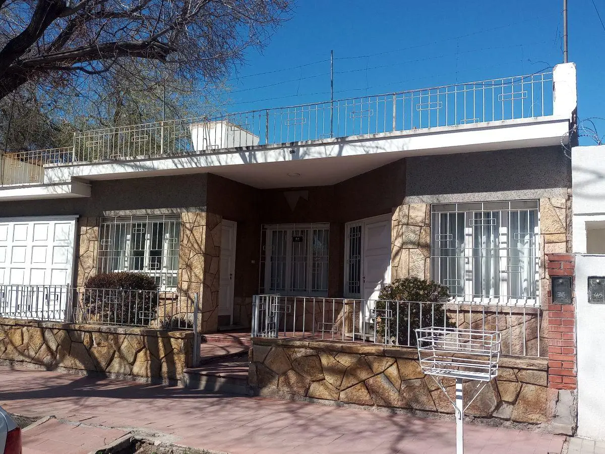 CASA EN VENTA SEXTA SECCION - ITALIA 36 - PRECIO DE MERCADO INMEJORABLE!!!!! 1