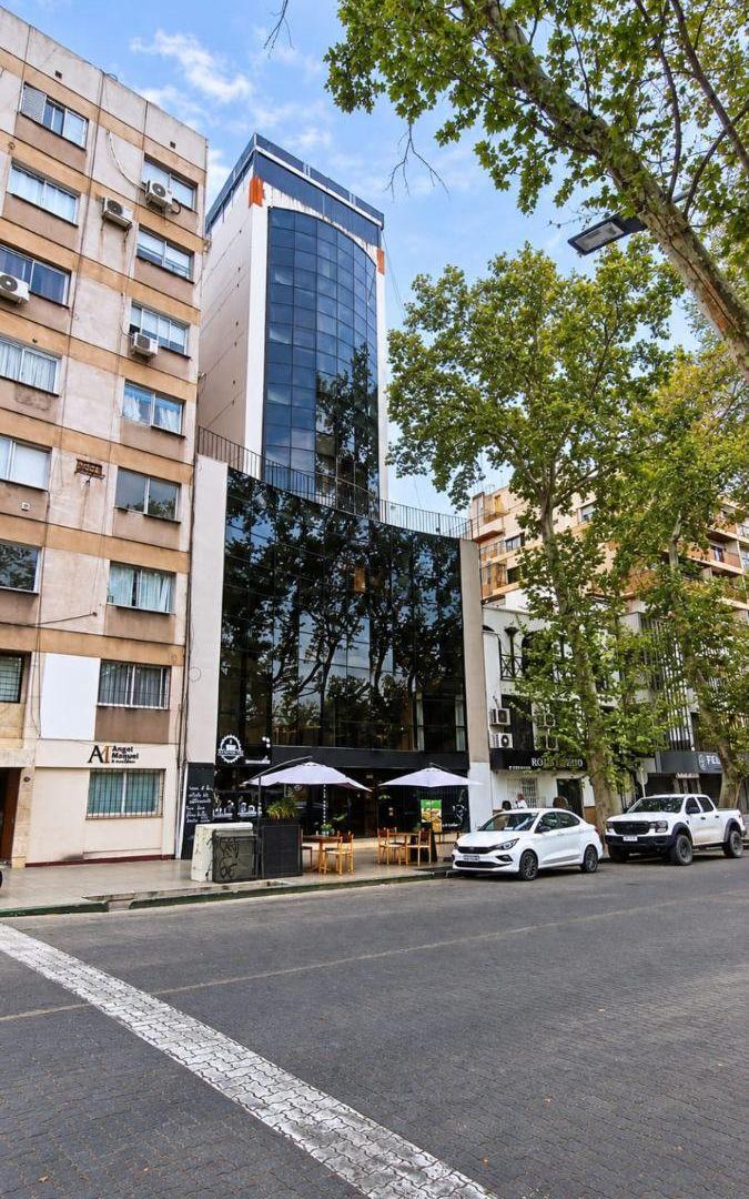 Foto de VENTA HERMOSA OFICINA CALLE PEDRO MOLINA 483 ENTRE PASAJE LEMOS Y MITRE, imagen 4