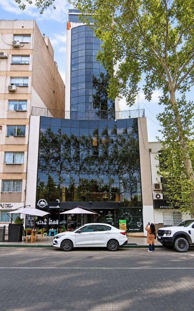Foto de VENTA HERMOSA OFICINA CALLE PEDRO MOLINA 483 ENTRE PASAJE LEMOS Y MITRE, imagen 1