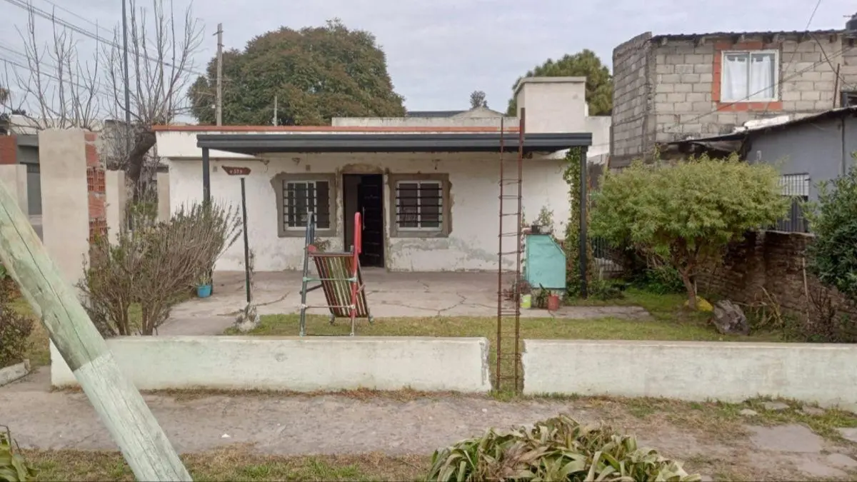 IMPORTANTE ESQUINA A UNA CUADRA DE AV. ROCHA. CALLE 258A 4