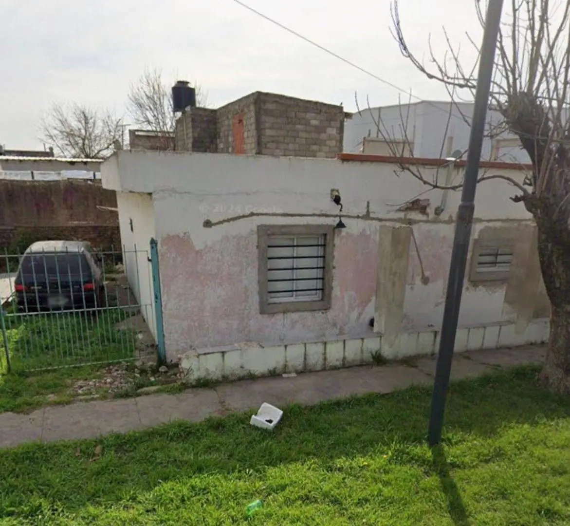 IMPORTANTE ESQUINA A UNA CUADRA DE AV. ROCHA. CALLE 258A 3