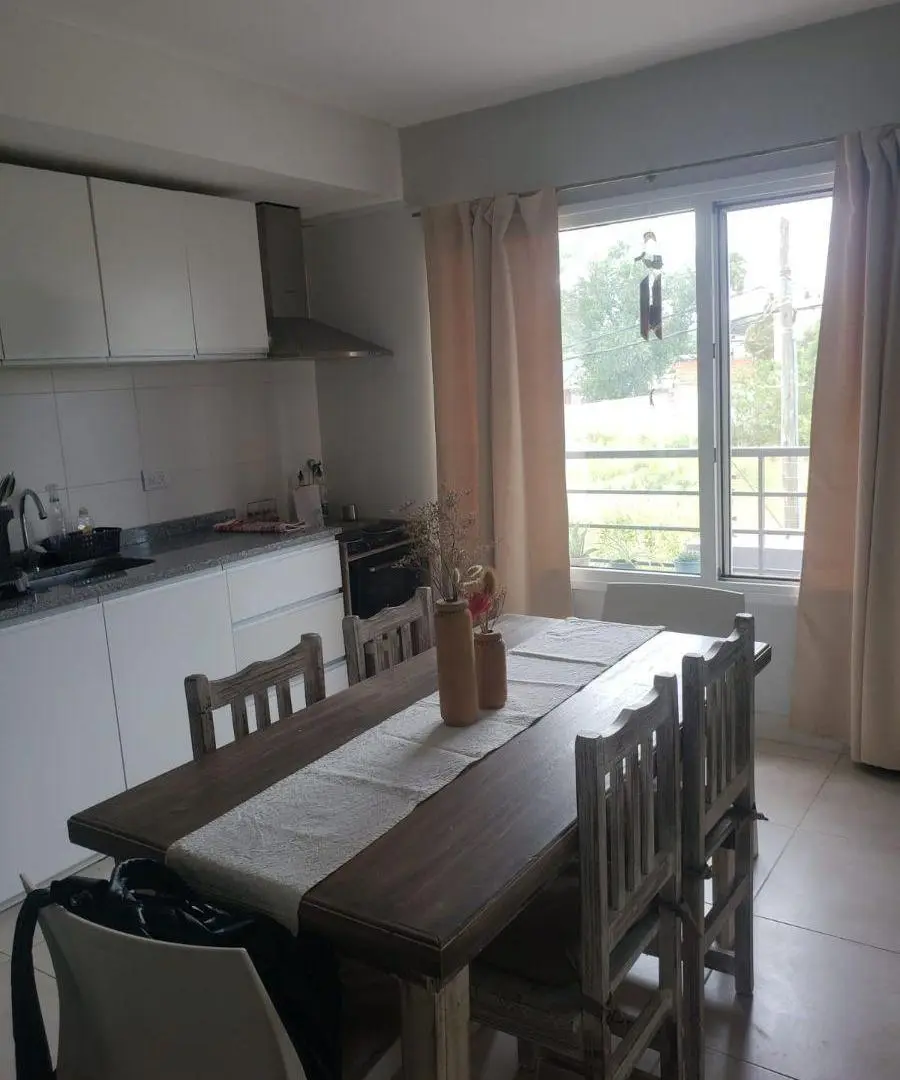 DEPARTAMENTO EN VENTA EN CALLE 2 . A 300 METROS DE AV MITRE 4