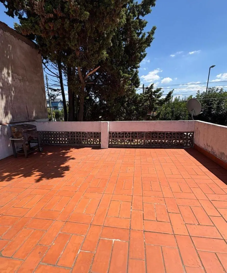 CASA DE 3 AMBIENTES UBICADA EN CALLE 124 A MEDIA CUADRA DE AV. 14. 8