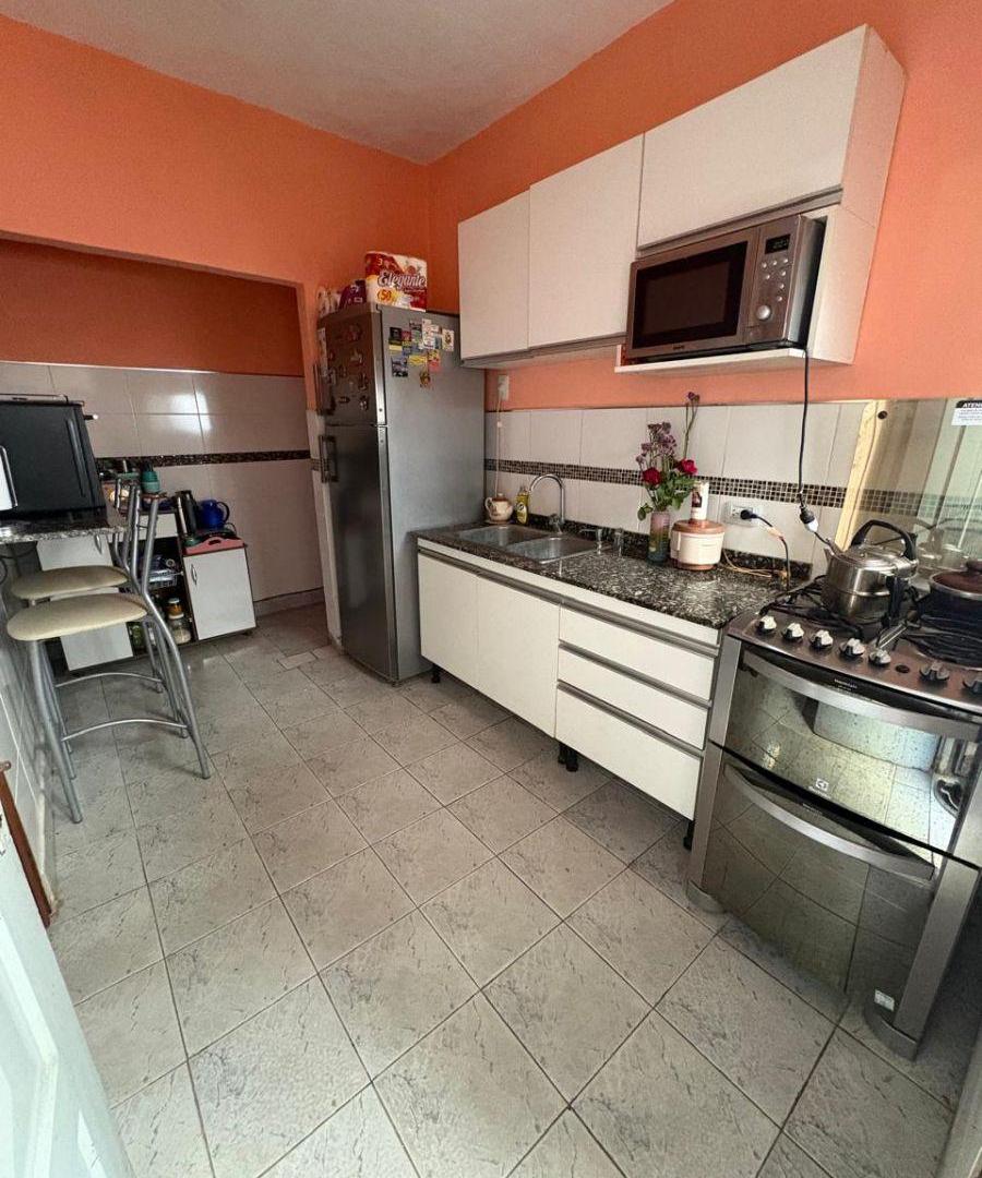 CASA DE 3 AMBIENTES UBICADA EN CALLE 124 A MEDIA CUADRA DE AV. 14.