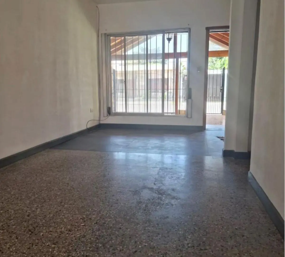 CHALET EN ALQUILER EN CALLE 152 ENTRE 20 y 20 A, A PASOS DE AV MITRE 1