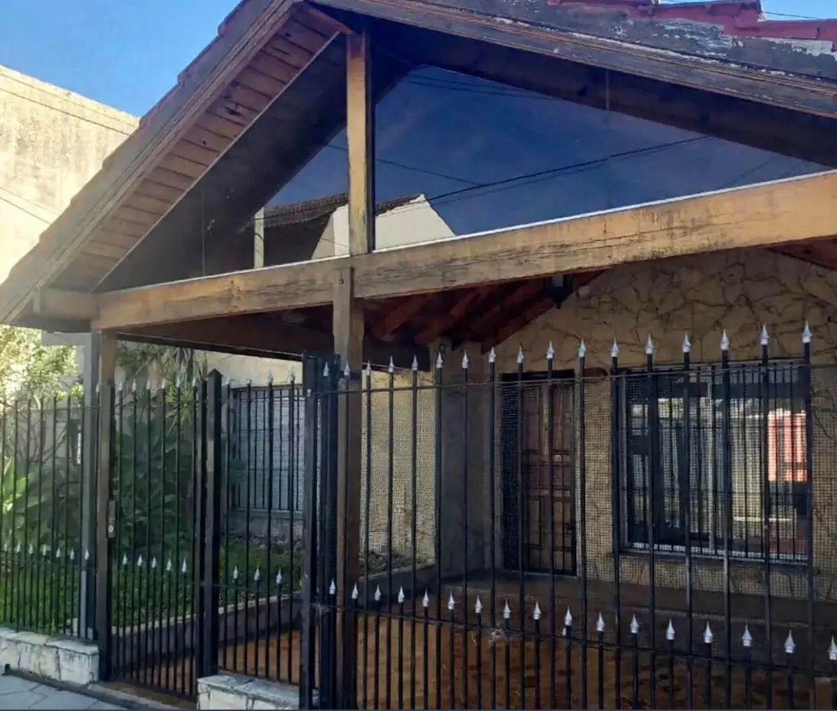 CHALET EN ALQUILER EN CALLE 152 ENTRE 20 y 20 A, A PASOS DE AV MITRE 3
