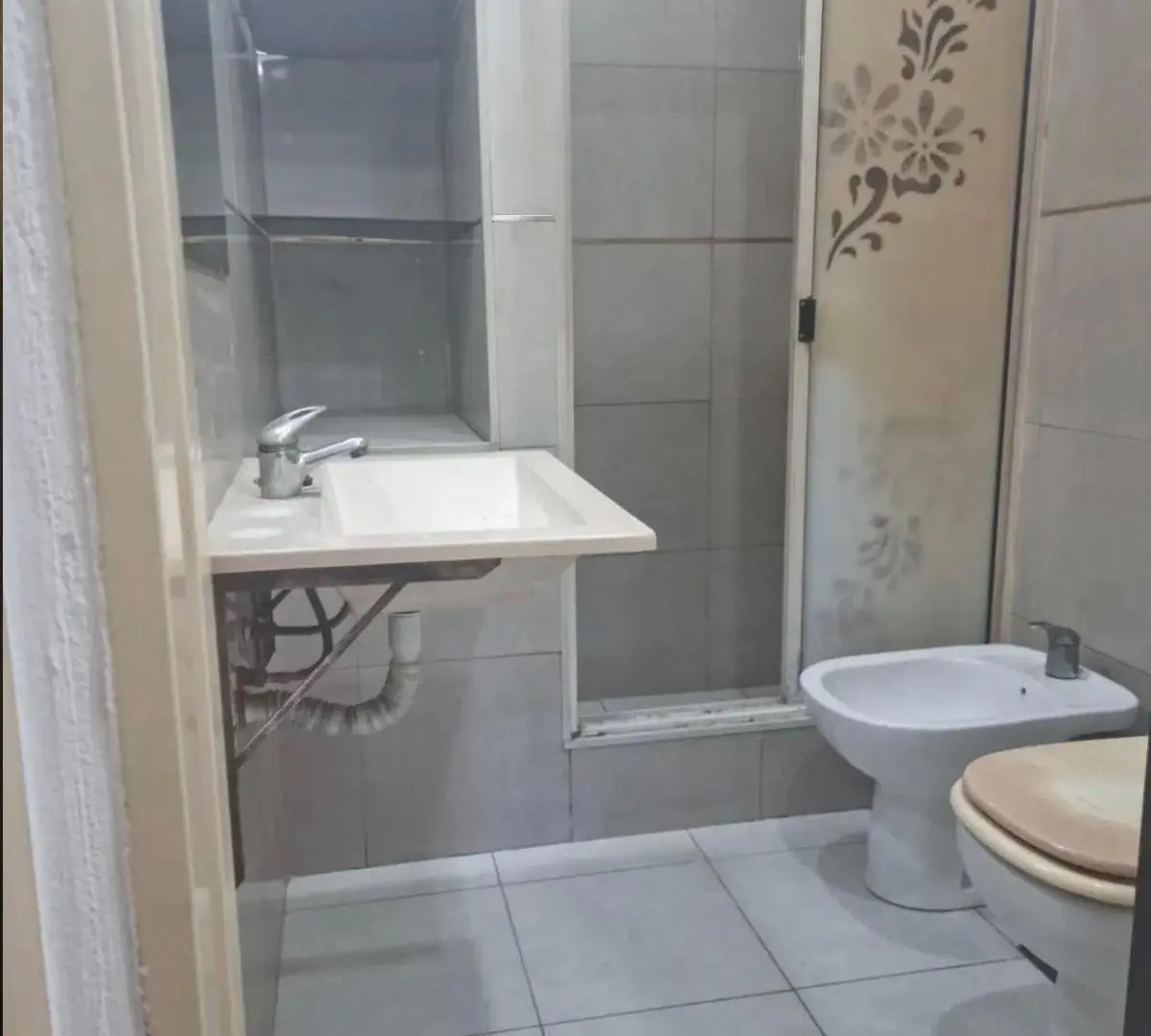 CHALET EN ALQUILER EN CALLE 152 ENTRE 20 y 20 A, A PASOS DE AV MITRE 5