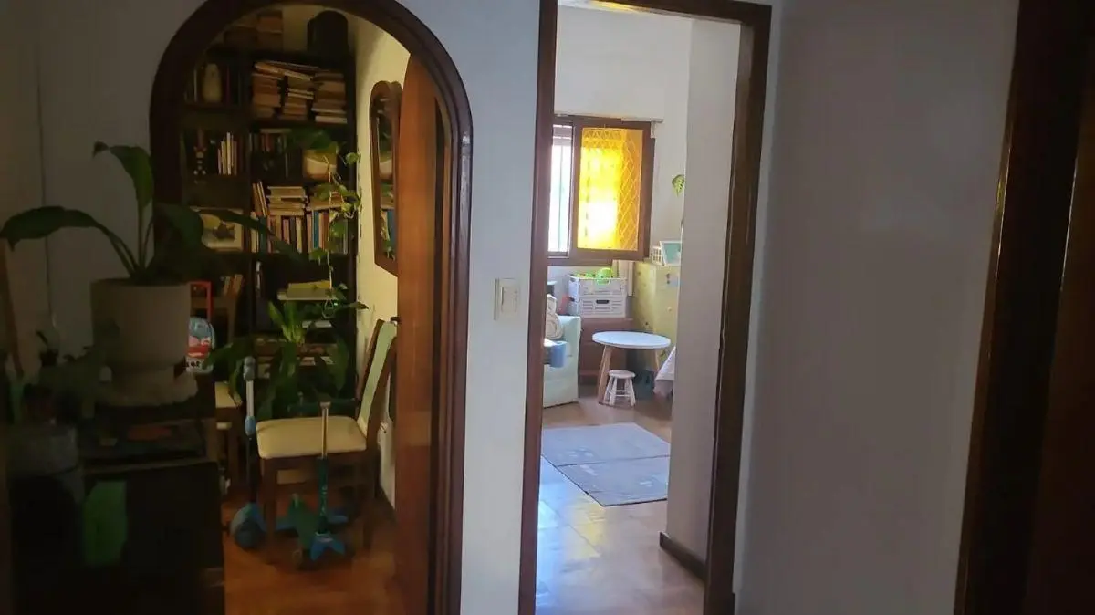 FLORIDA. Interesante casa en esquina con casa secundaria. Ideal para 2 familias.196 m2 cubiertos sob 8