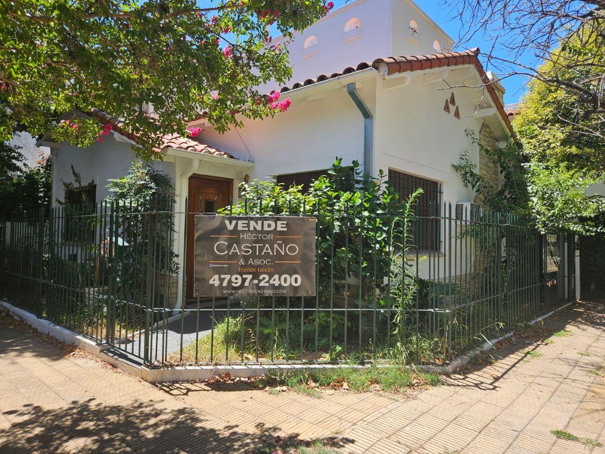 FLORIDA. Interesante casa en esquina con casa secundaria. Ideal para 2 familias.196 m2 cubiertos sob