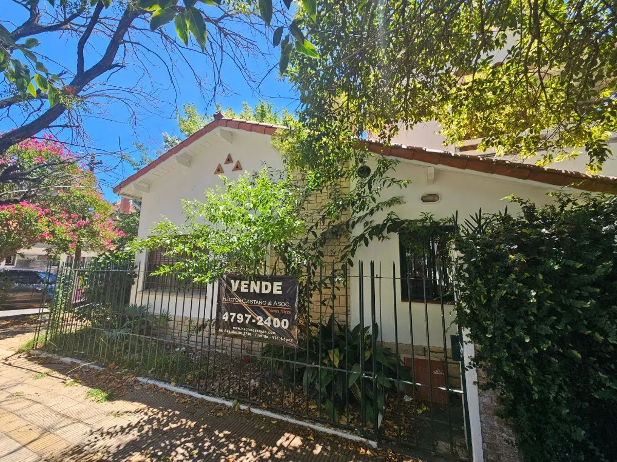 FLORIDA. Interesante casa en esquina con casa secundaria. Ideal para 2 familias.196 m2 cubiertos sob 2