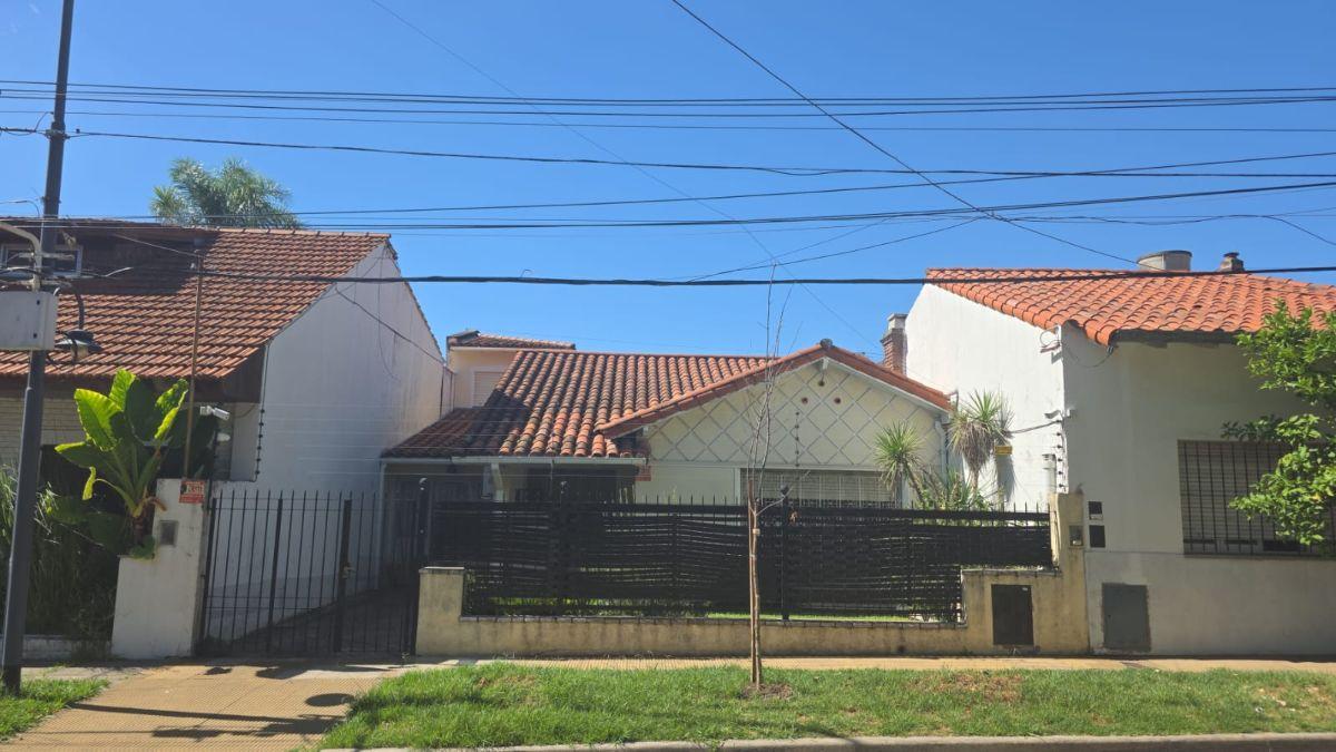 Casa de 3 ambientes + ambiente en planta alta – Apta crédito – Olivos Golf