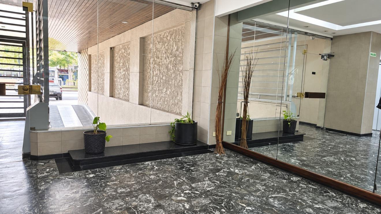Foto de Departamento 3 Ambientes en Venta sobre Av. Maipú, Florida - Apto, imagen 1