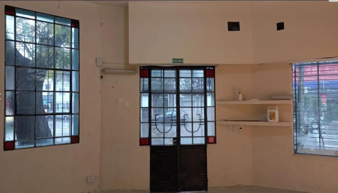 Foto de Local en Alquiler en Esquina sobre Av. Mitre, Florida - 30 m² con, imagen 5